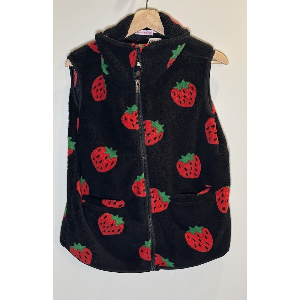 NWT Women XL Strawberry Fleece Vest Full Zip Novelty Whimisical Cottagecore